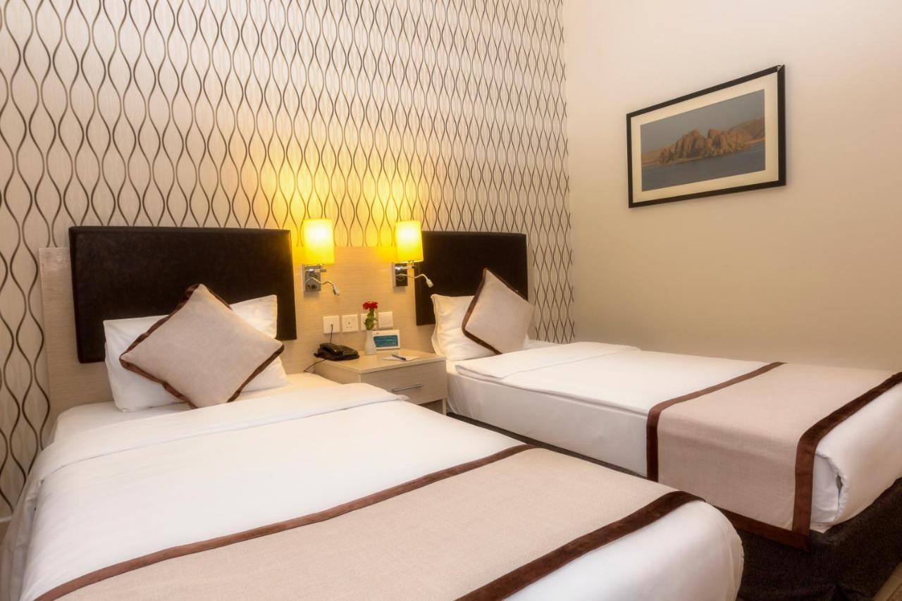 City Hotel Дукм Екстер'єр фото